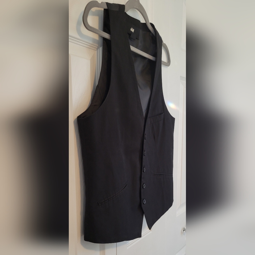 Men's H&M Black Vest Size 40R 20" P2P 26" Length - Picture 7 of 11